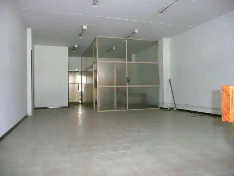 Local comercial de lloguer a De Pamplona