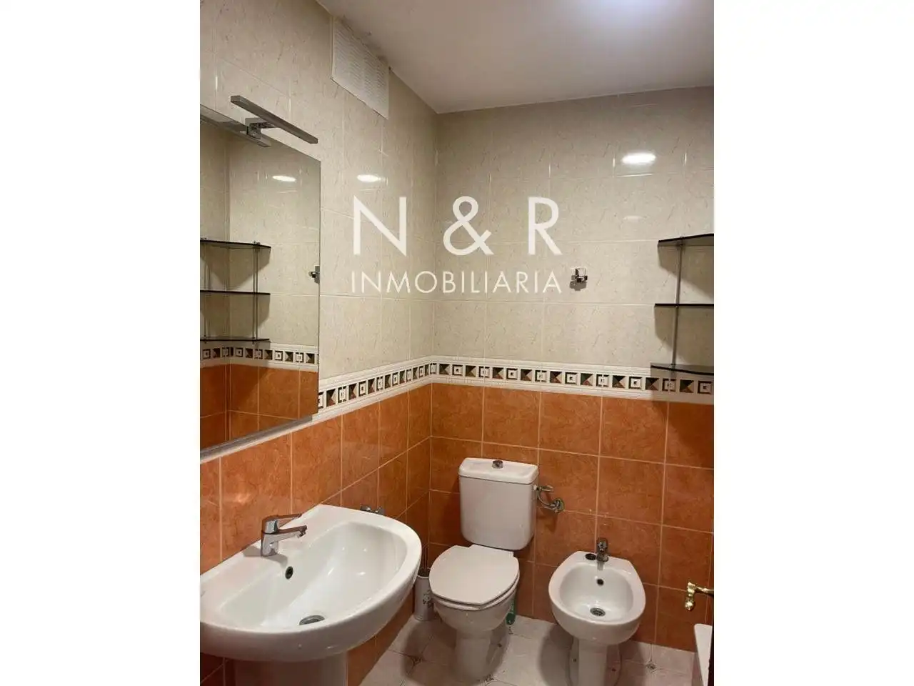 Bathroom of Flat for rent in Santiago de Compostela   with Furnished