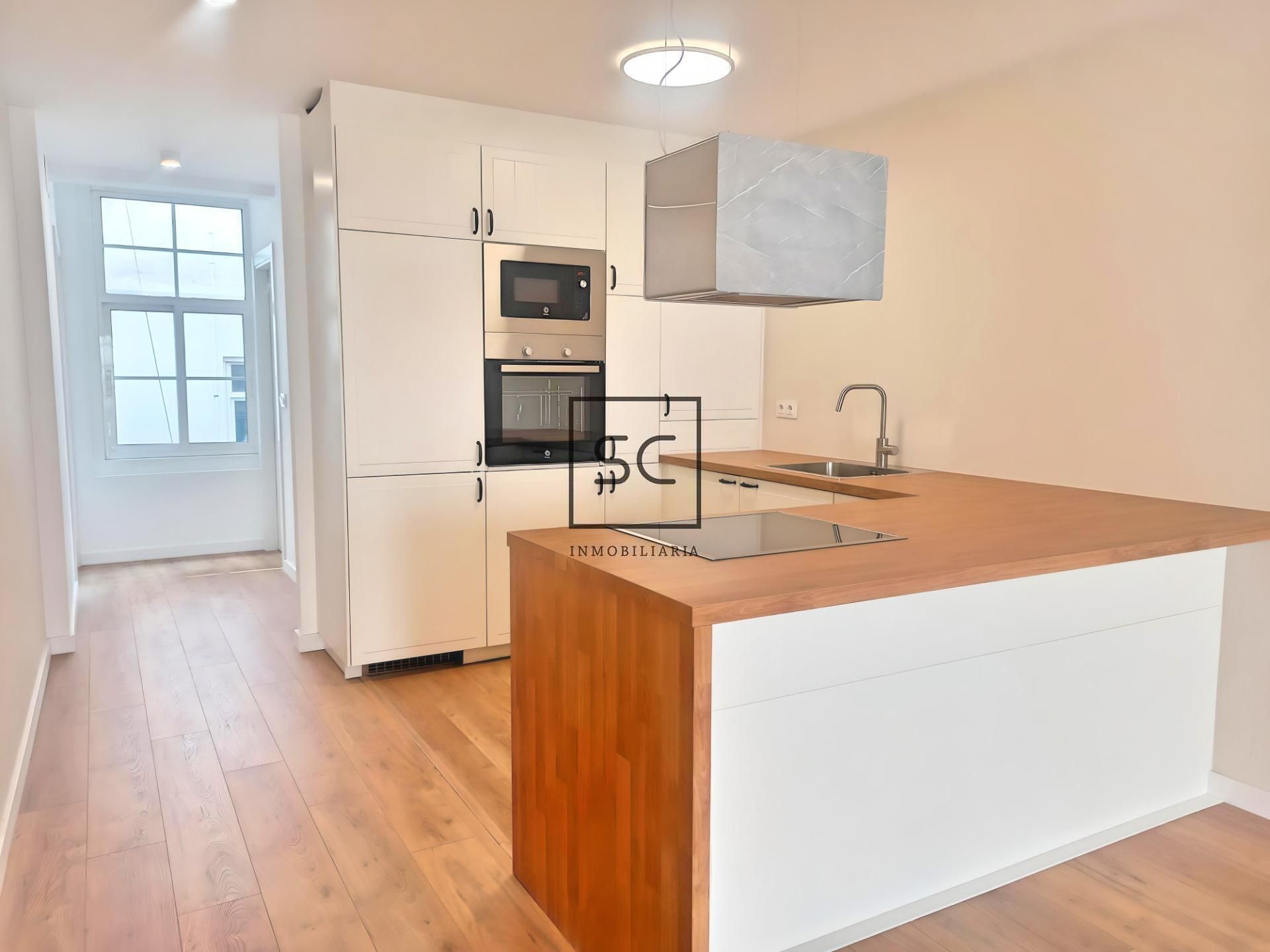 Cuina de Apartament de lloguer en Ferrol amb Traster