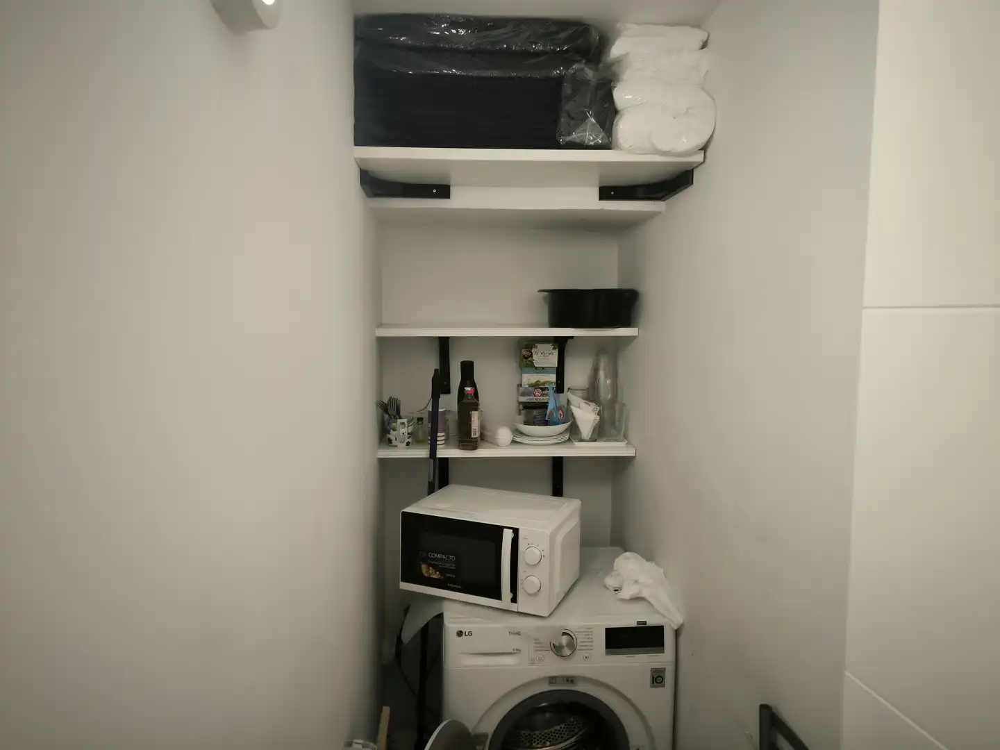Bedroom of Commercial properties for rent in Madrid  with Air Conditioner, Heating and Parquet flooring