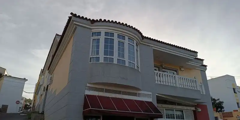 Vista exterior de Casa o xalet en venda en Arucas amb Terrassa, Traster i Moblat