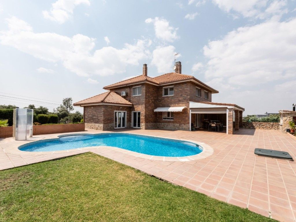 Piscina de Casa o xalet en venda en Batres amb Aire condicionat, Jardí privat i Terrassa