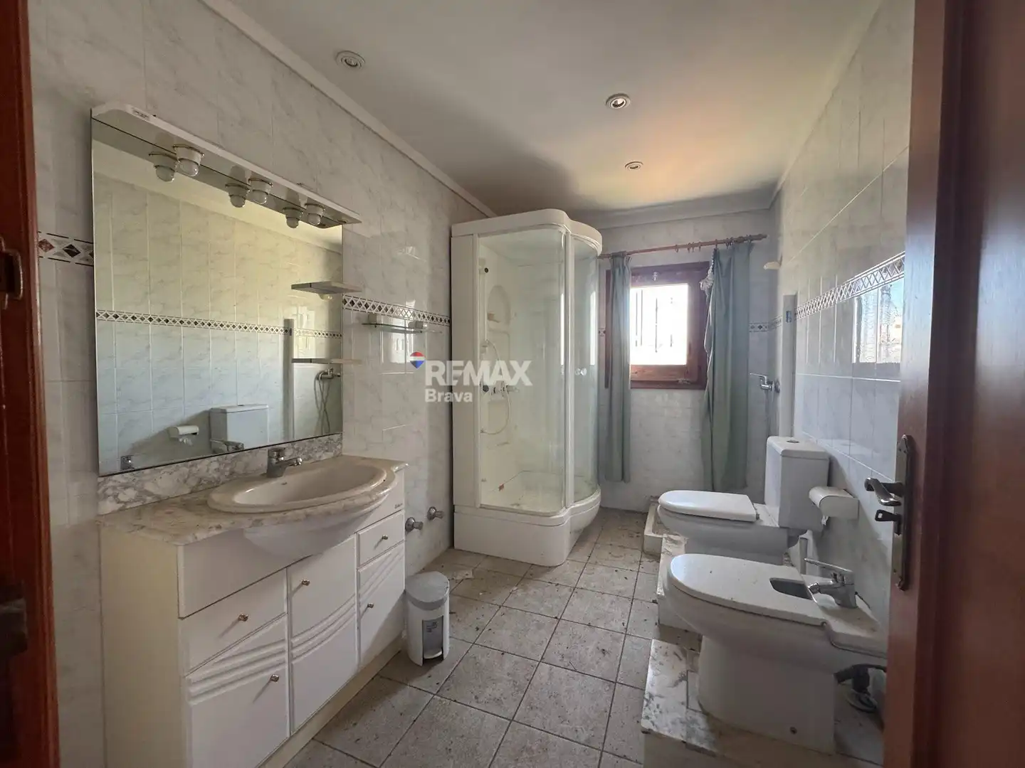 Bathroom of Houses for sale in Roses  with Terrace and Swimming Pool
