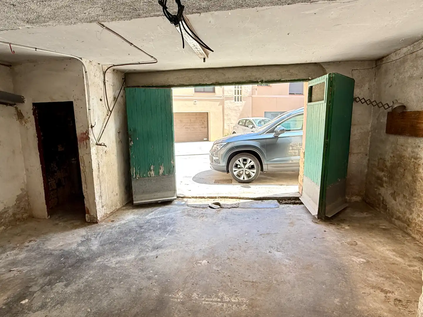 Parking de Casa adosada en venta en Barcelona con Calefacción, Terraza y Balcón