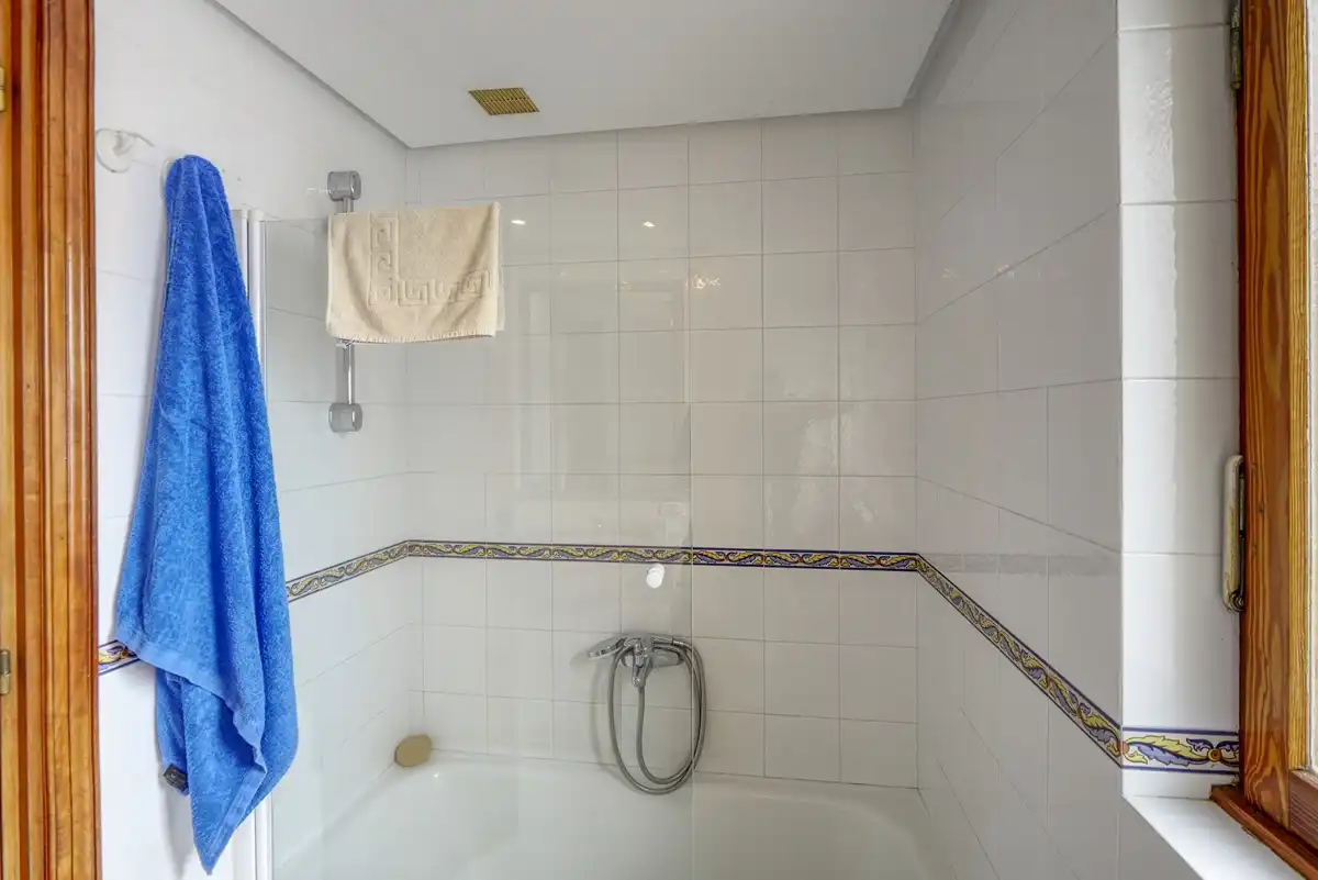 Bany de Casa o xalet en venda en Sada (A Coruña) amb Calefacció, Jardí privat i Parquet