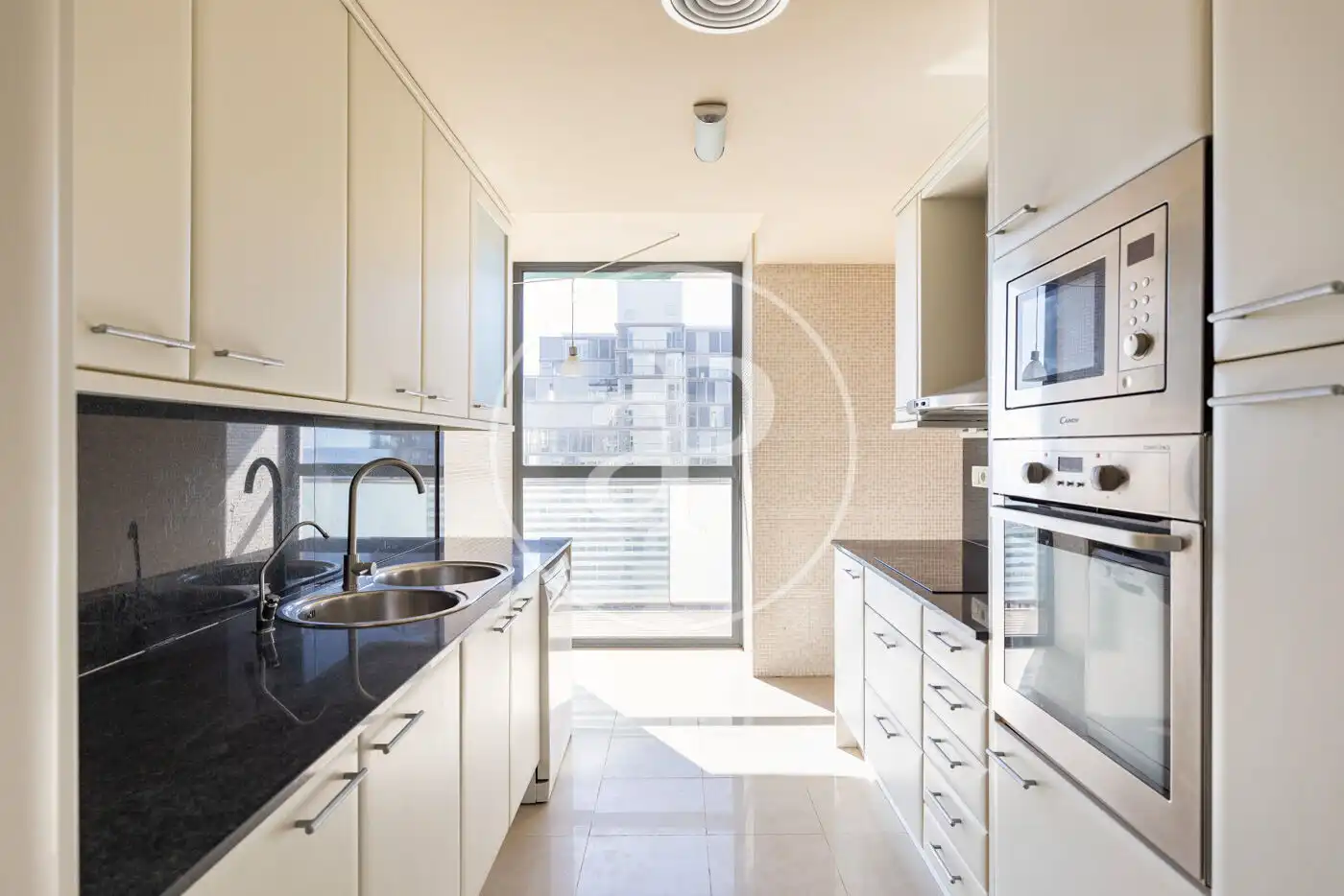 Vista exterior de Piso en venta en Barcelona con Aire acondicionado, Calefacción y Jardín privado