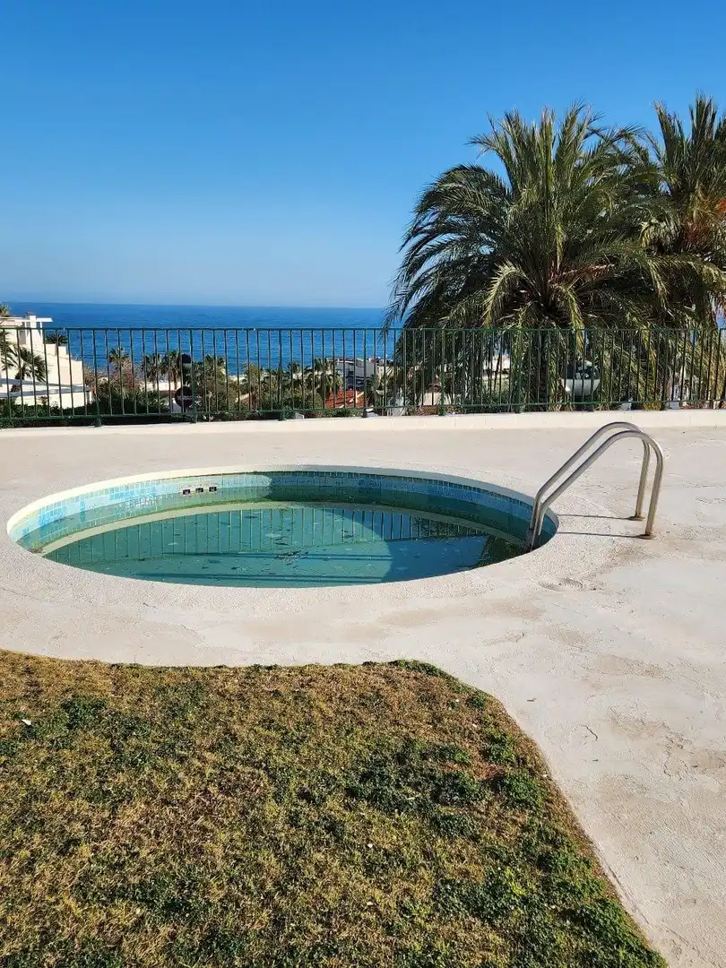 Schwimmbecken von Wohnung zur Miete in Sitges mit Klimaanlage, Privatgarten und Terrasse