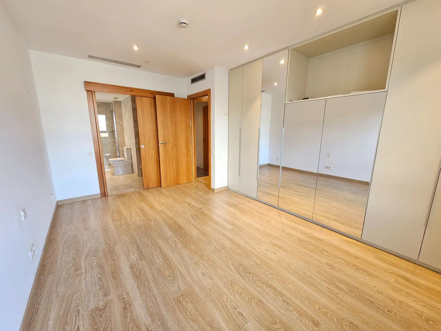 Bedroom of Flat for sale in Barcelona  with Air Conditioner, Heating and Terrace
