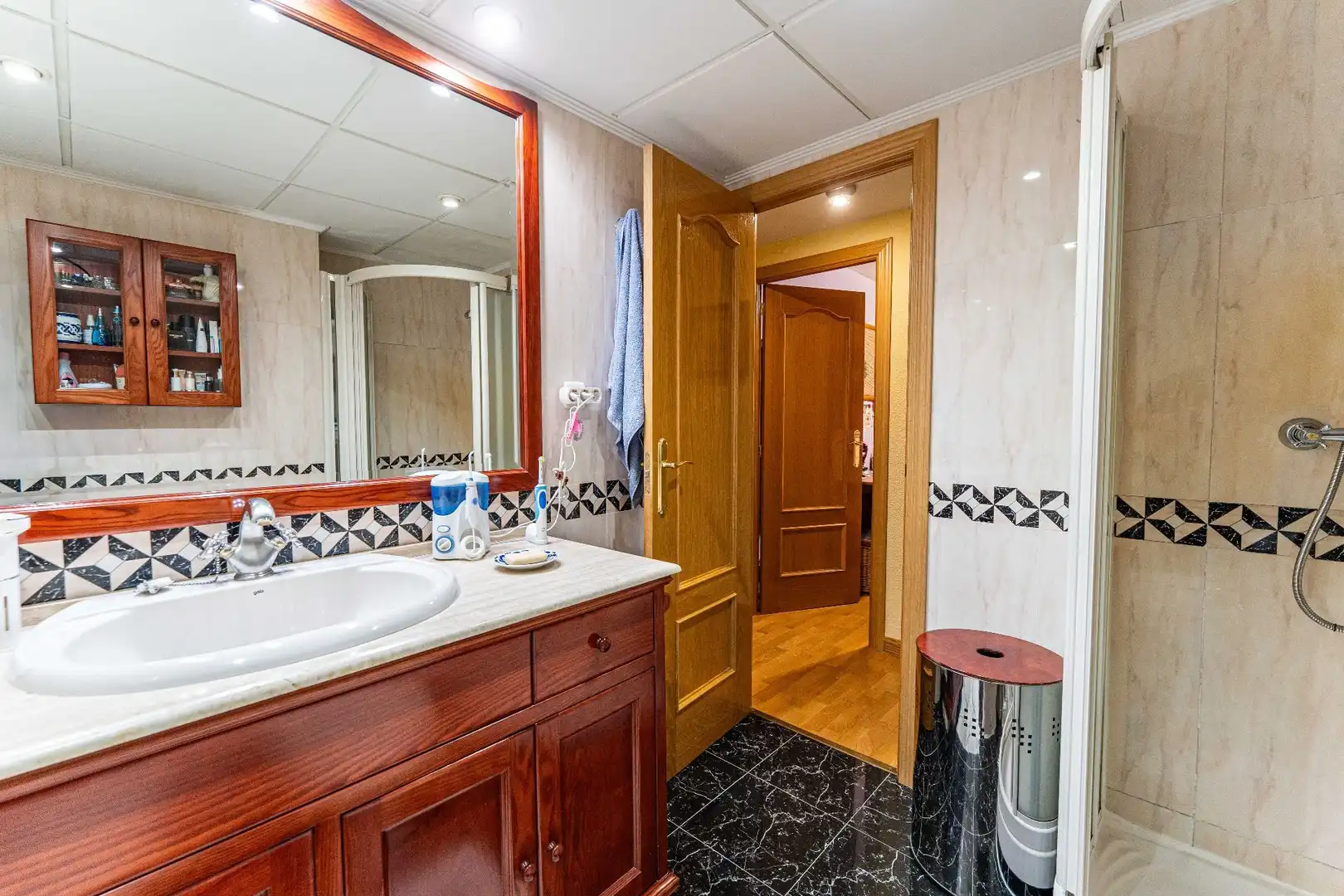 Badezimmer von Wohnung zum Verkauf in Fuenlabrada mit Klimaanlage, Heizung und Terrasse