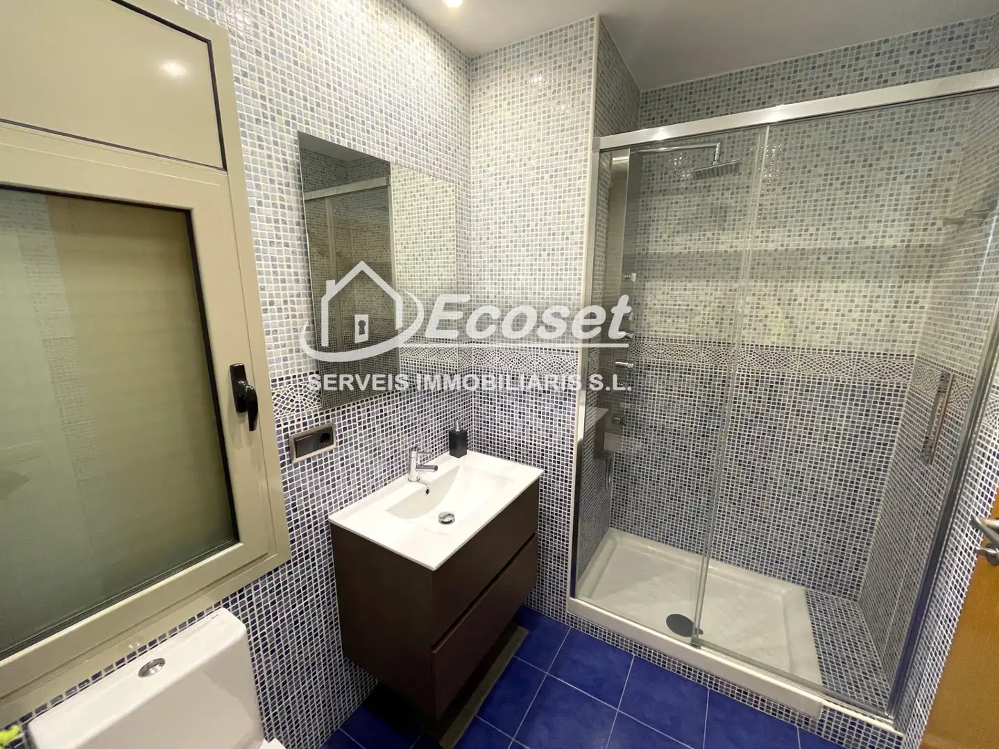 Badezimmer von Haus oder Chalet zum Verkauf in Vallirana mit Heizung, Privatgarten und Terrasse