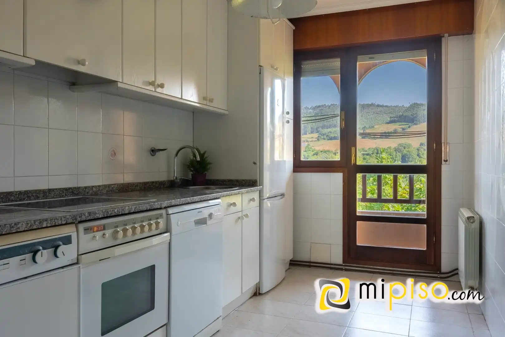 Cocina de Piso en venta en Arnuero con Calefacción, Terraza y Amueblado