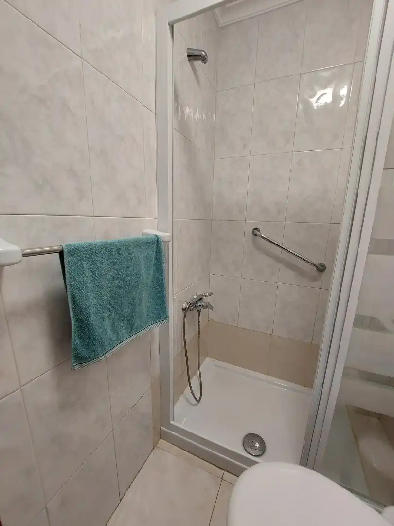 Bany de Estudi de lloguer en Las Palmas de Gran Canaria amb Moblat, Forn i Rentadora