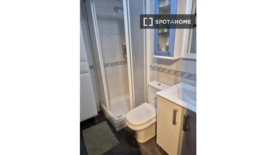 Bany de Apartament per a compartir en Castro-Urdiales amb Aire condicionat, Terrassa i Moblat