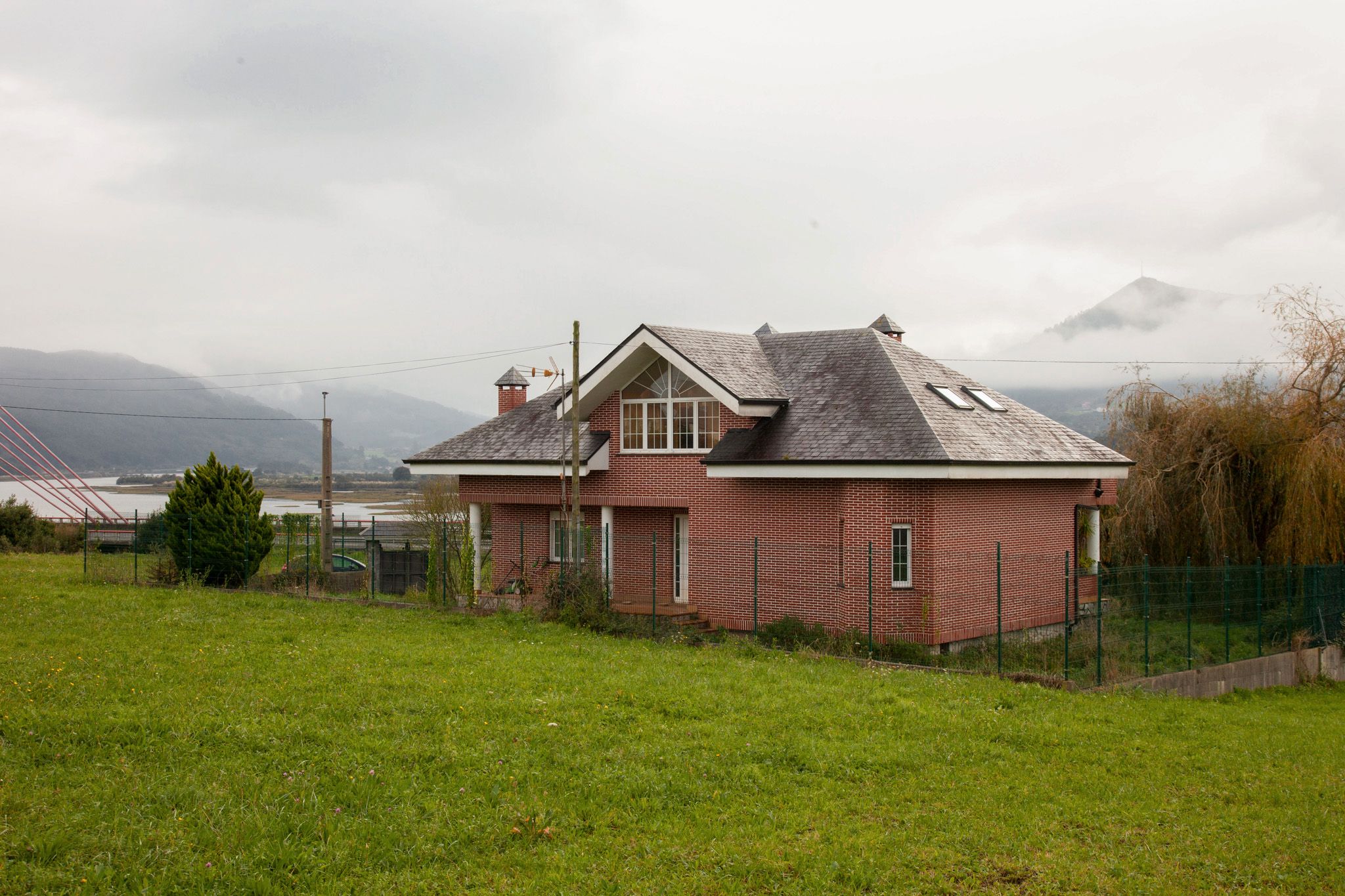 Vista exterior de Casa o xalet en venda en Bárcena de Cicero amb Jardí privat