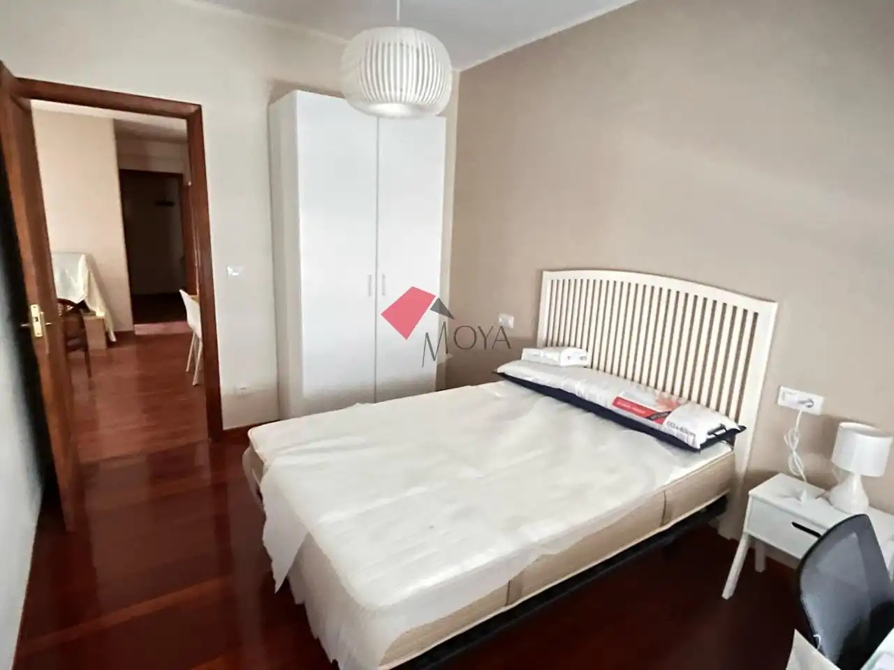 Schlafzimmer von Wohnungen zur Miete in Vigo  mit Heizung und Möbliert