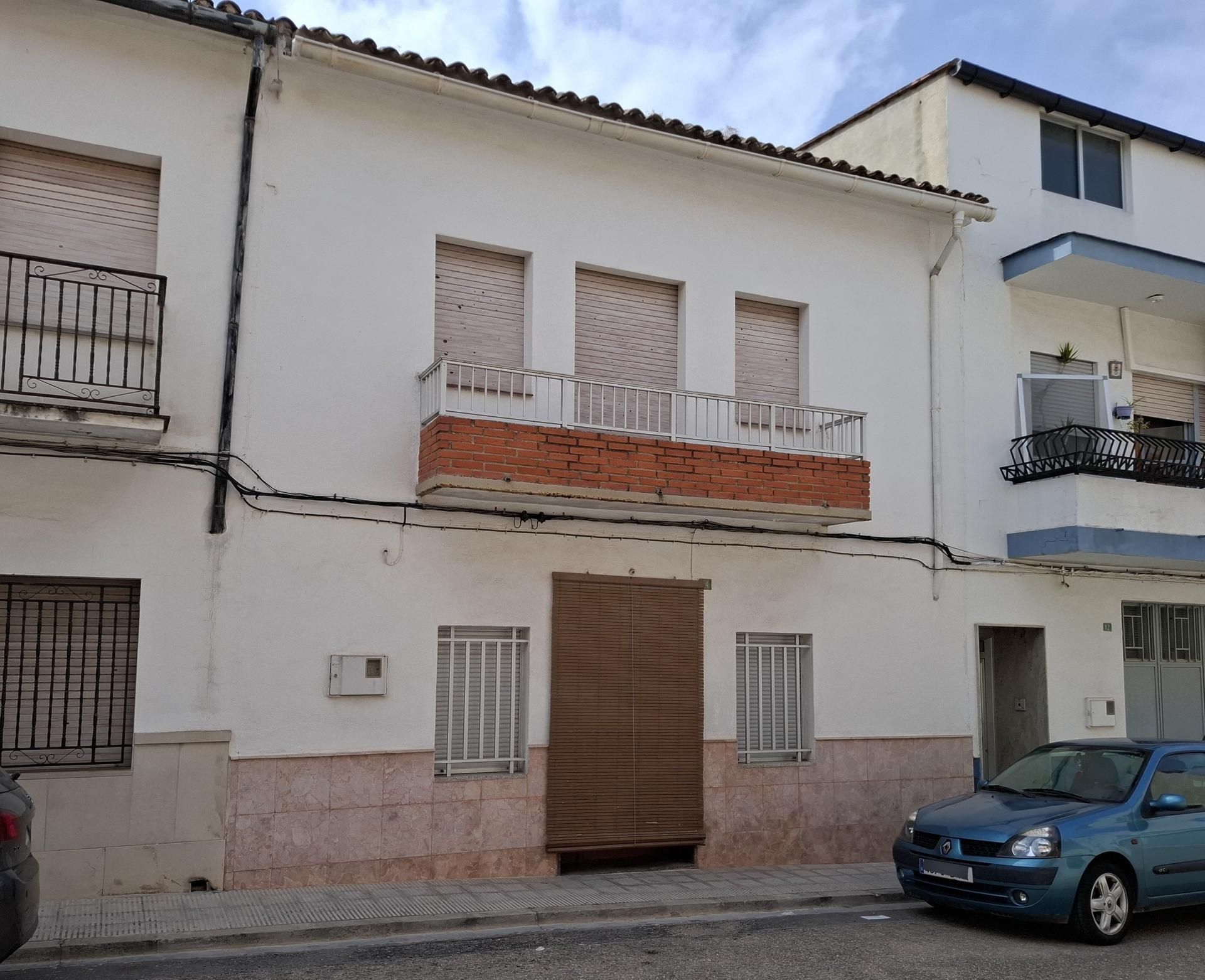 Vista exterior de Casa adosada en venda en La Pobla del Duc amb Balcó