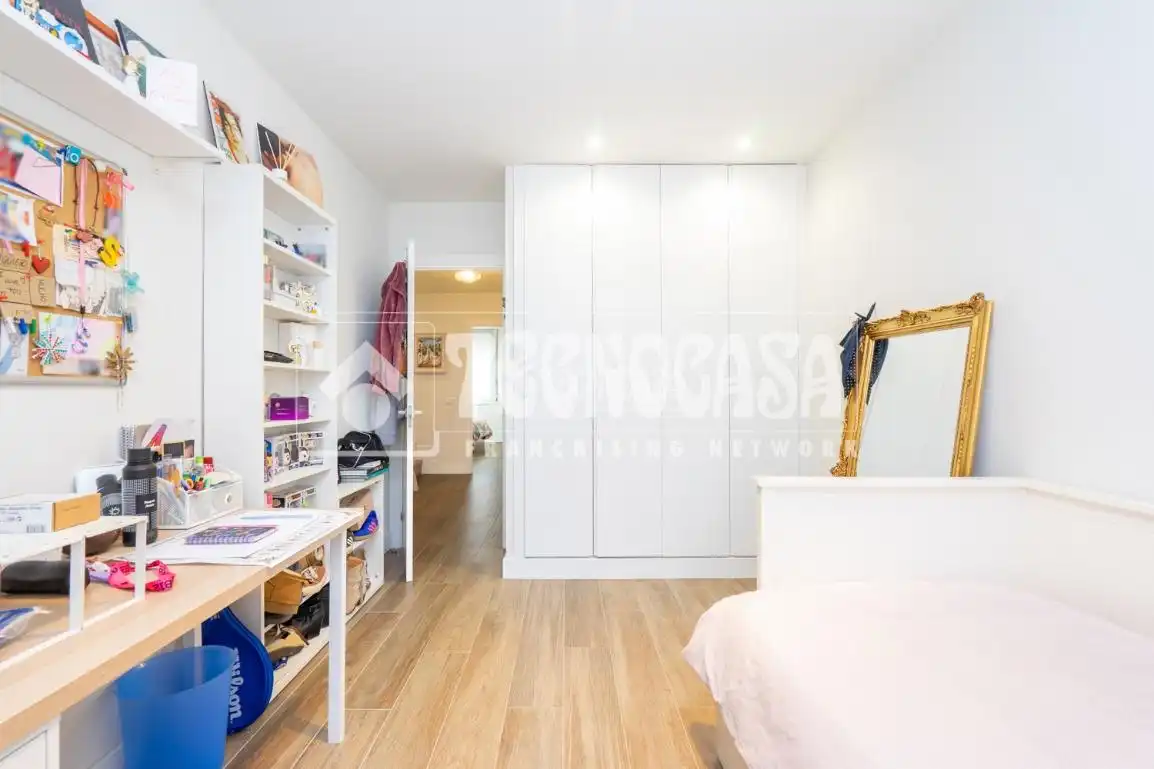Habitación de Casa adosada en venta en Colmenar Viejo con Aire acondicionado, Calefacción y Jardín privado