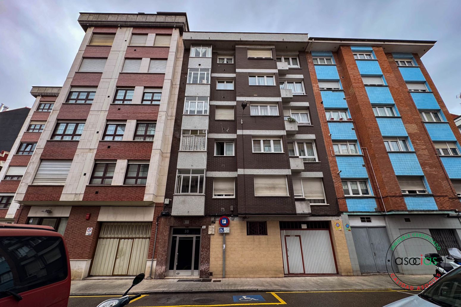 Vista exterior de Pis en venda en Gijón  amb Calefacció, Parquet i Terrassa