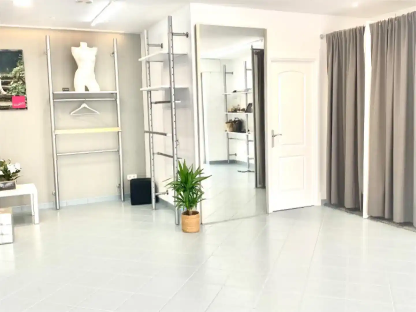 Commercial properties for rent in Andratx  with Air Conditioner and Furnished
