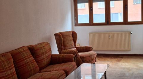 Foto 3 de Piso de alquiler en El Carbayedo - El Quirinal, Avilés