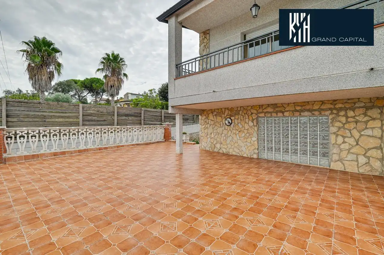 Casa amb terrassa en venda a Carrer Carrer Rovelló, imagen 3