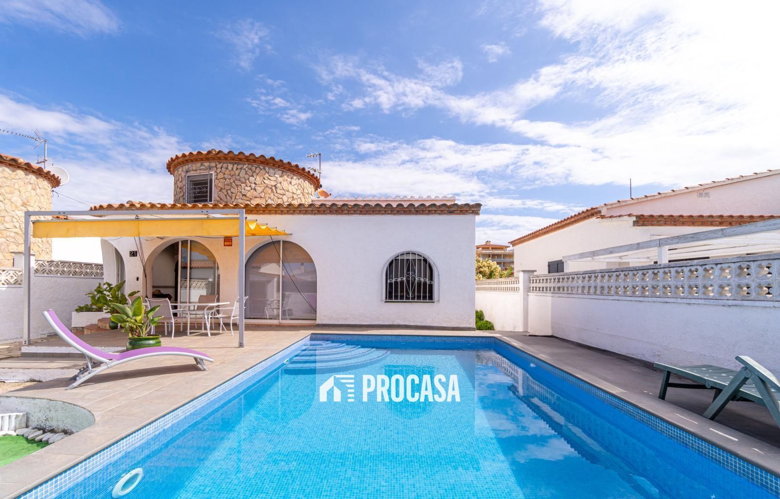 Swimming pool of House or chalet for sale in Roses  with Air Conditioner, Heating and Swimming Pool