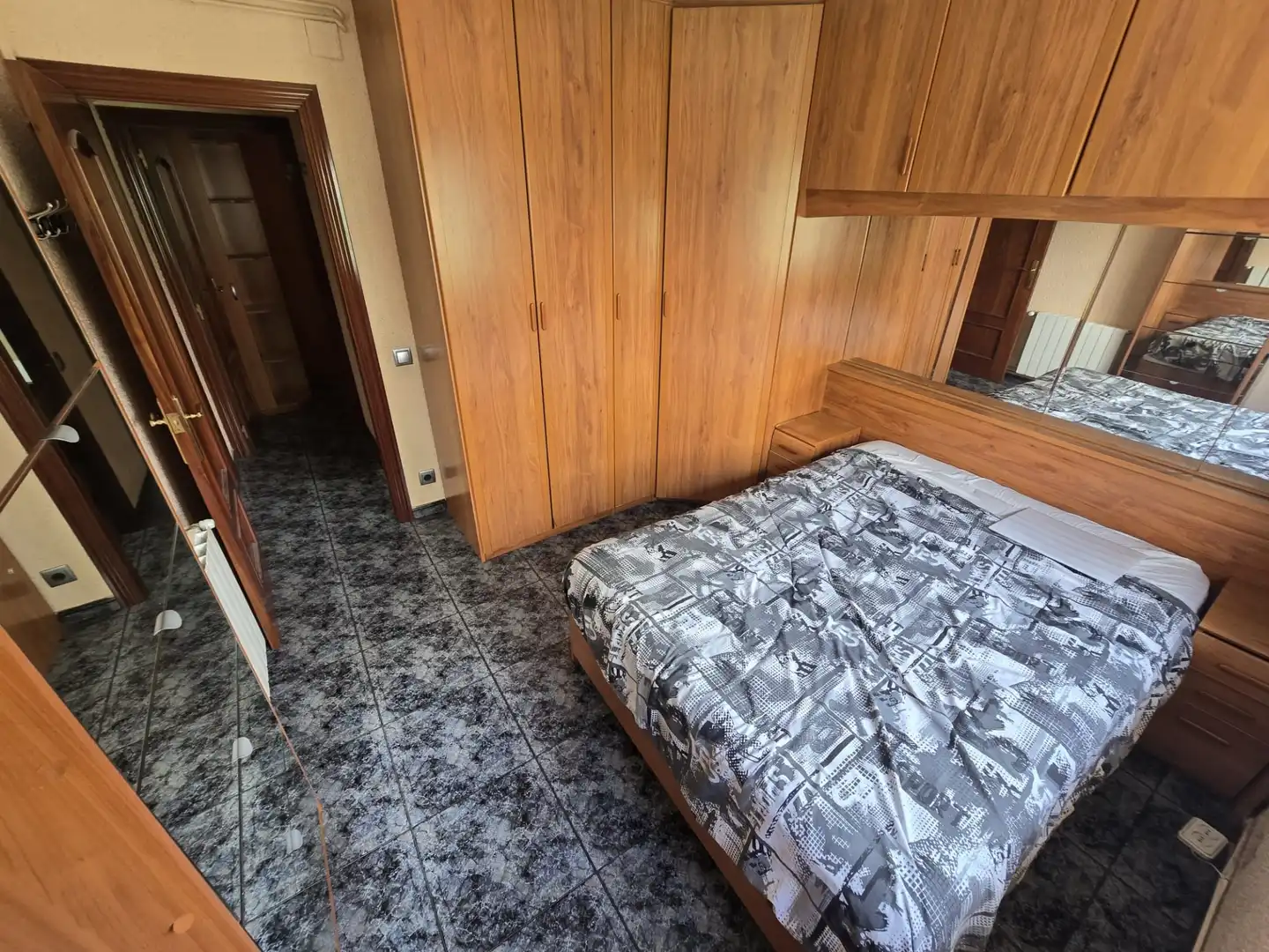 Schlafzimmer von Dachboden zum Verkauf in Barcelona mit Klimaanlage, Heizung und Möbliert