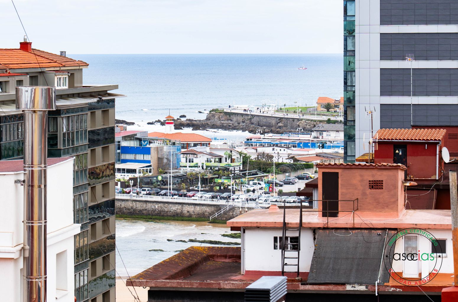 Vista exterior de Pis en venda en Gijón  amb Jardí privat i Terrassa