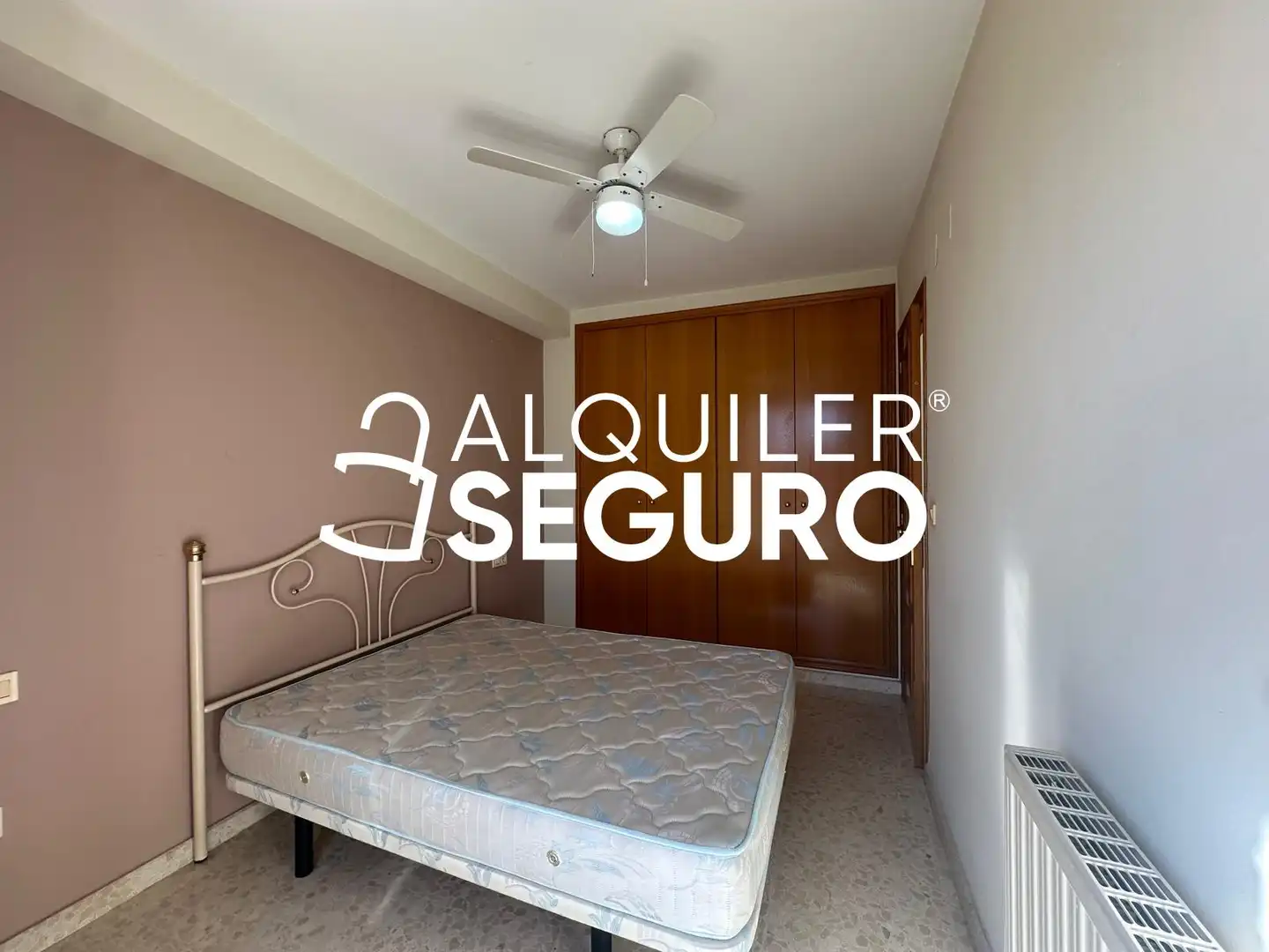 Habitación de Piso de alquiler en Valencia con Aire acondicionado y Amueblado