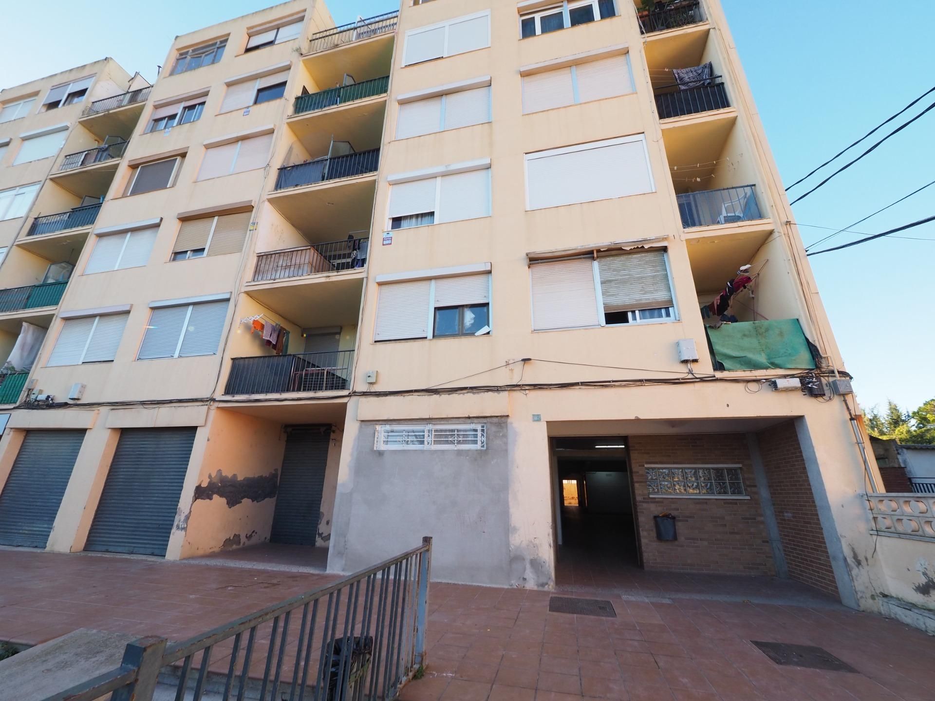 Vista exterior de Pis en venda en Torrelles de Foix amb Calefacció, Balcó i Piscina comunitària