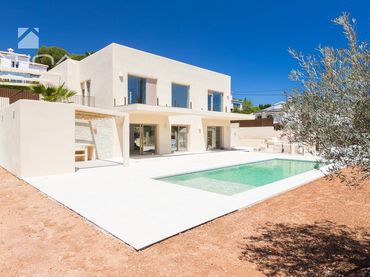 Villa con piscina in vendita a Calle Calle de la Malva