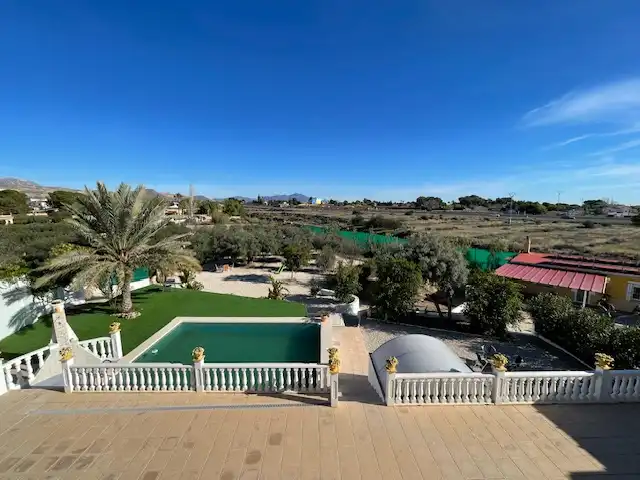Piscina de Casa o xalet en venda en Alicante / Alacant amb Aire condicionat, Calefacció i Jardí privat