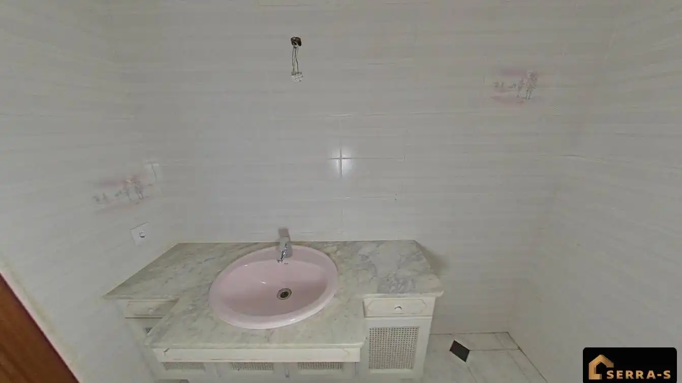 Badezimmer von Wohnung zum Verkauf in Mataró mit Balkon