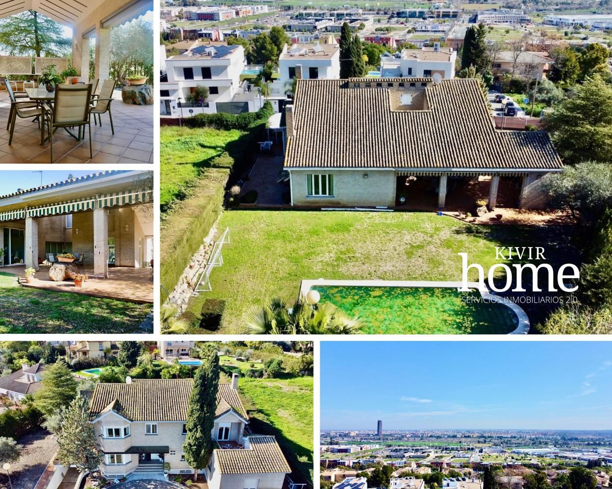 Exterior view of House or chalet for sale in Tomares  with Air Conditioner, Private garden and Parquet flooring