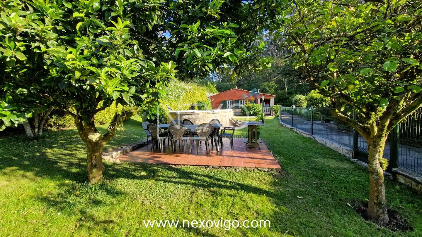 Jardín de Casa o chalet en venta en Cangas  con Calefacción, Jardín privado y Piscina