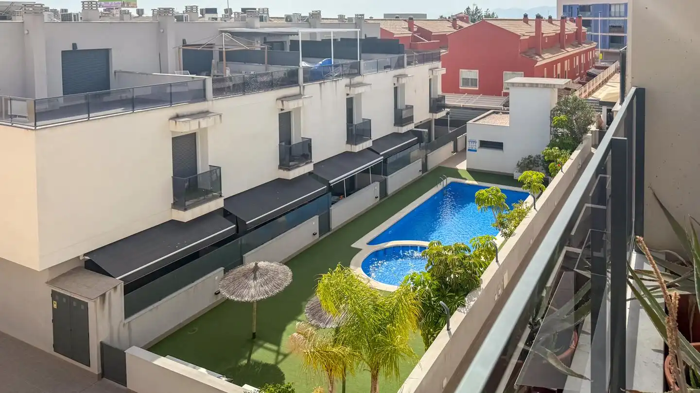 Vista exterior de Casa adosada en venta en Santa Pola con Aire acondicionado, Calefacción y Parquet