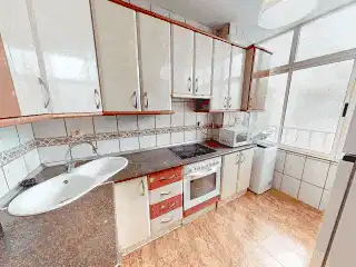 Cuina de Pis en venda en Almería amb Aire condicionat, Forn i Rentadora