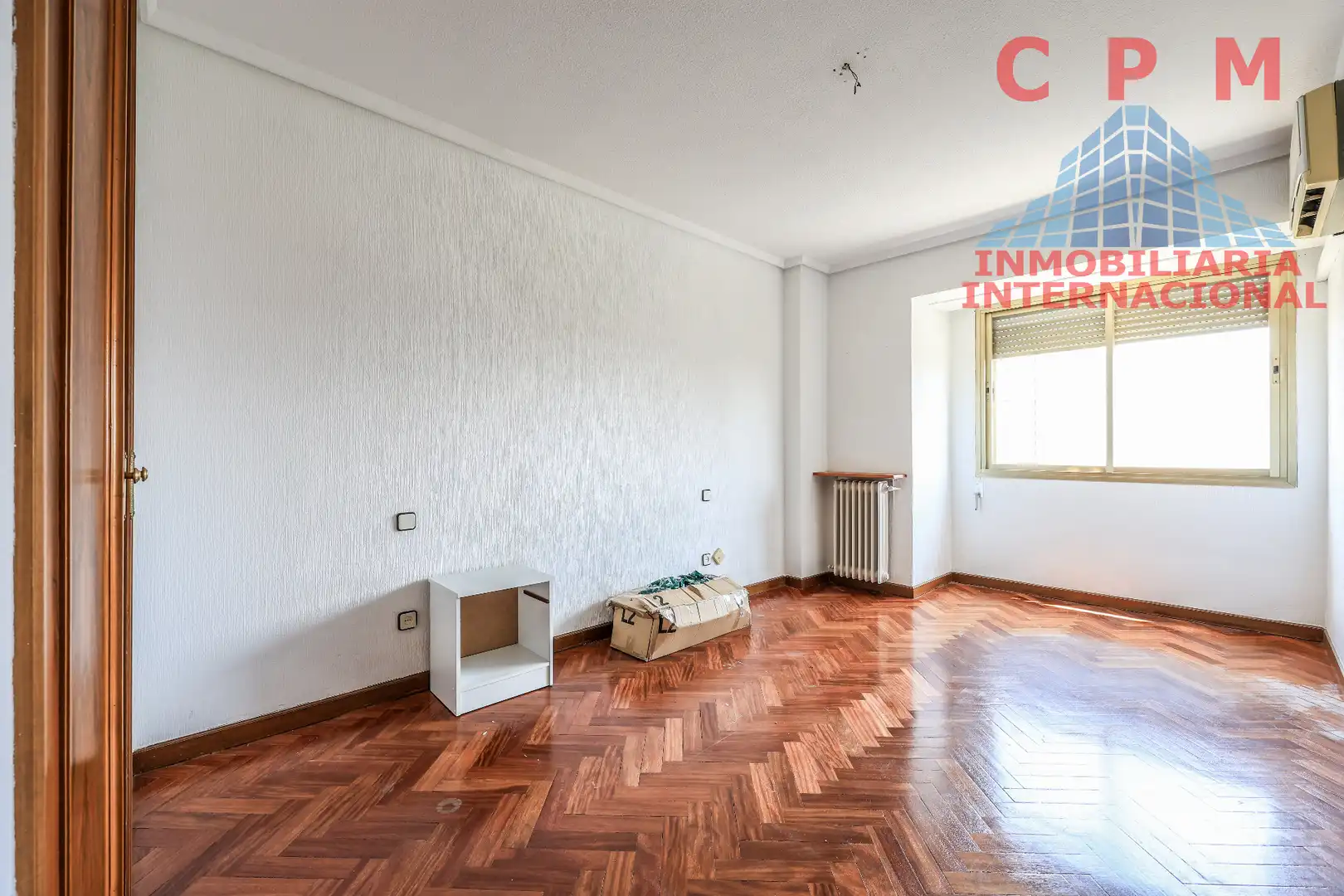 Living room of Flat for rent in Madrid  with Air Conditioner, Heating and Parquet flooring