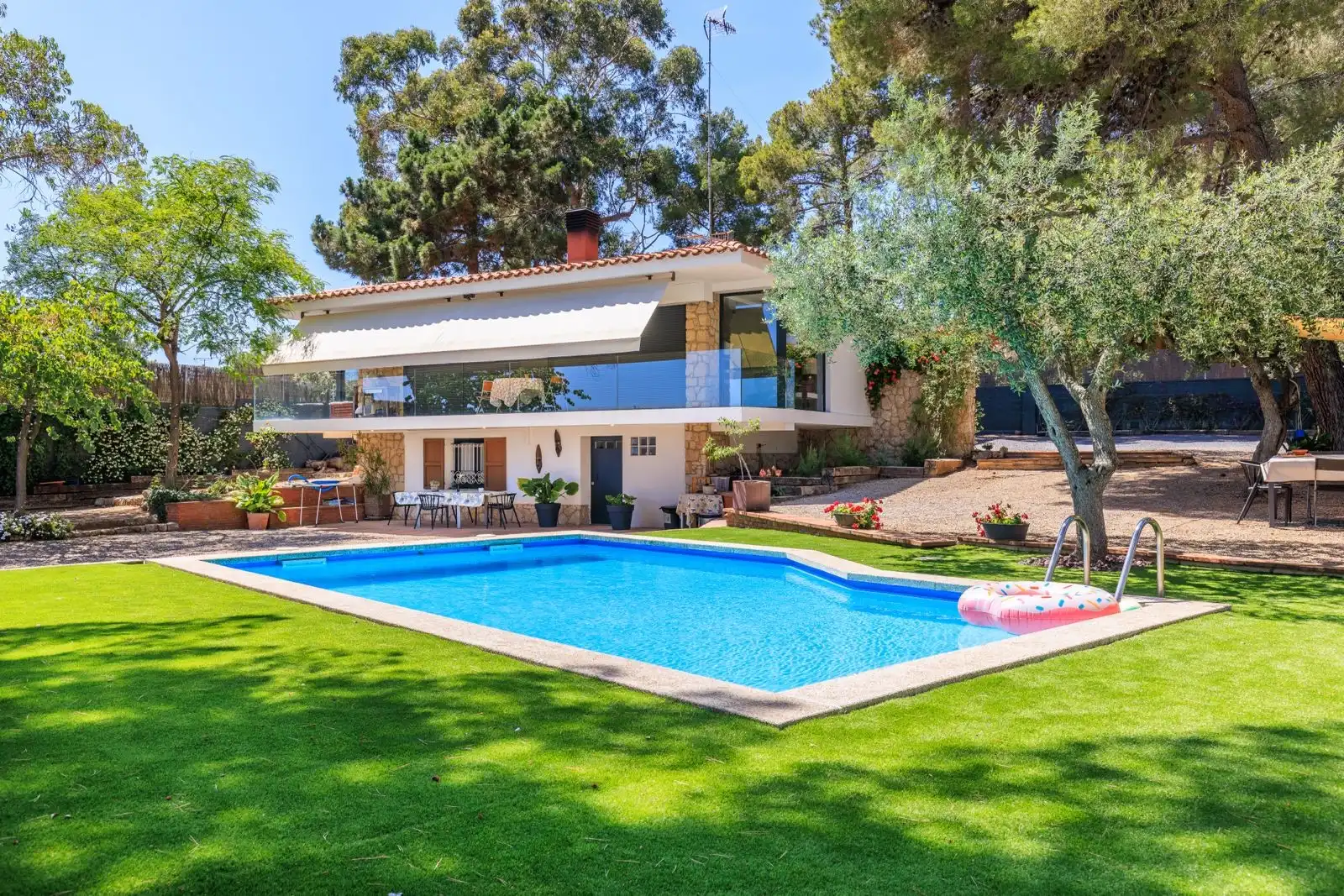 Schwimmbecken von Haus oder Chalet zum Verkauf in Almoster mit Heizung, Privatgarten und Terrasse