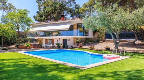 EXCLUSIVO CHALET UNIFAMILIAR AISLADO CON PISCINA Y VISTAS PANORÁMICAS