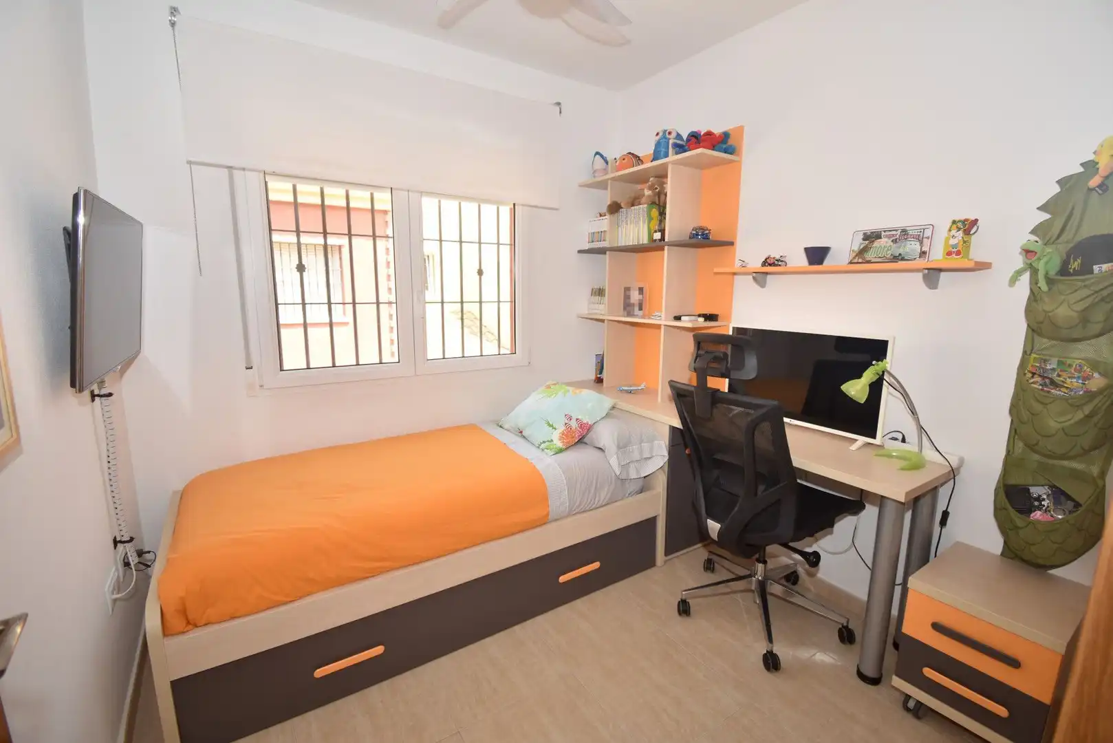 Habitación de Dúplex en venta en Pilar de la Horadada con Aire acondicionado, Calefacción y Jardín privado