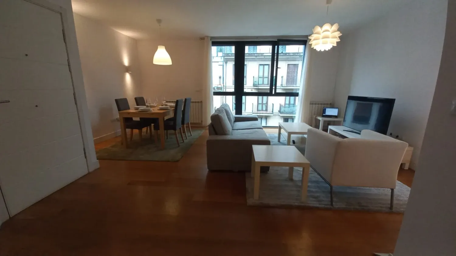 Sala d'estar de Pis de lloguer en Donostia - San Sebastián  amb Forn, Rentadora i Microones