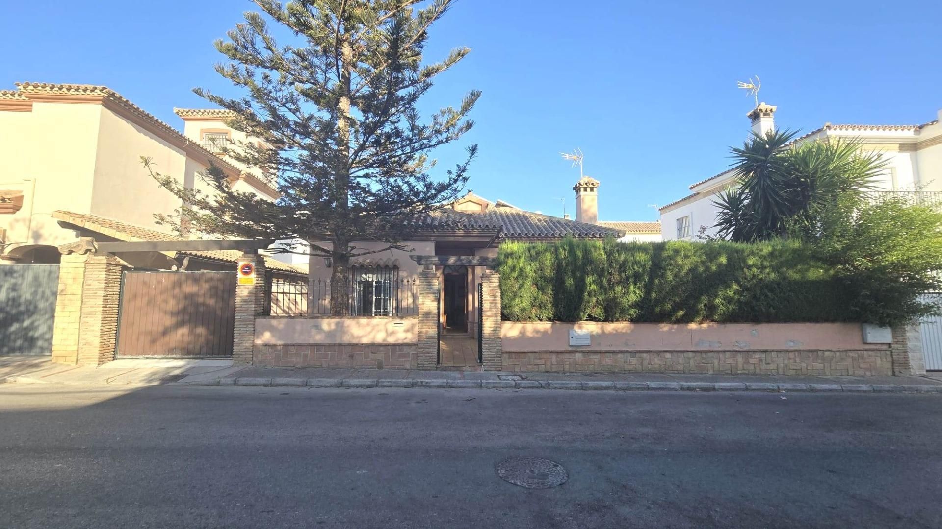 Exterior view of House or chalet for sale in Chiclana de la Frontera  with Private garden and Terrace