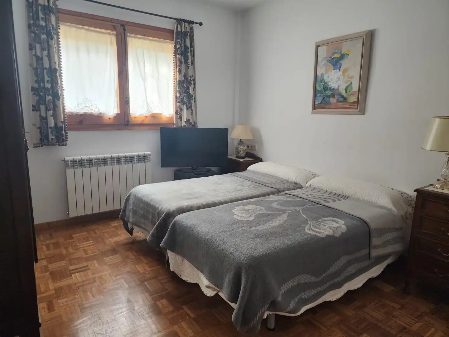 Habitación de Piso de alquiler en Jaca con Calefacción, Jardín privado y Parquet
