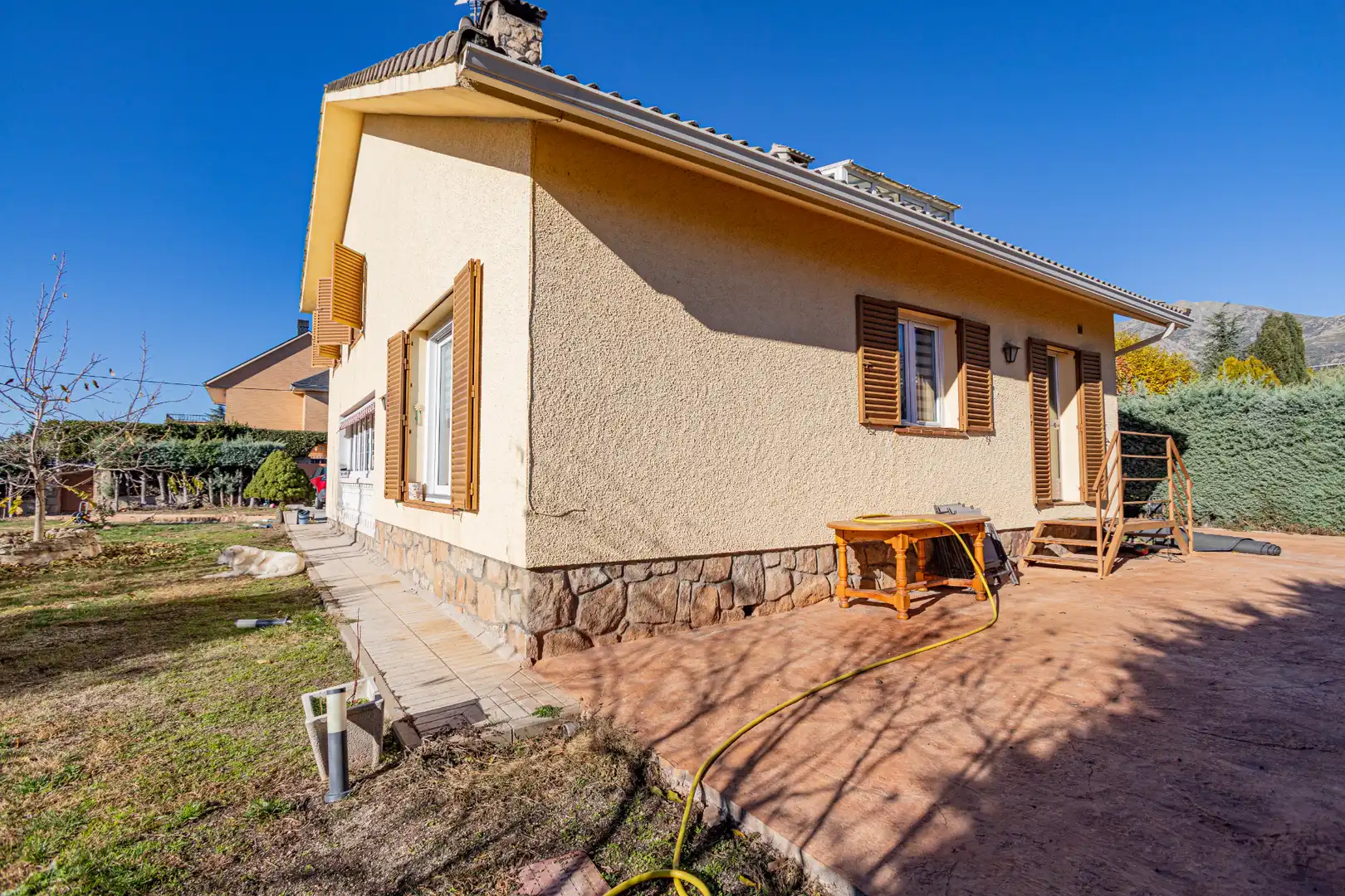Vista exterior de Casa o chalet en venta en Manzanares El Real con Calefacción, Jardín privado y Amueblado