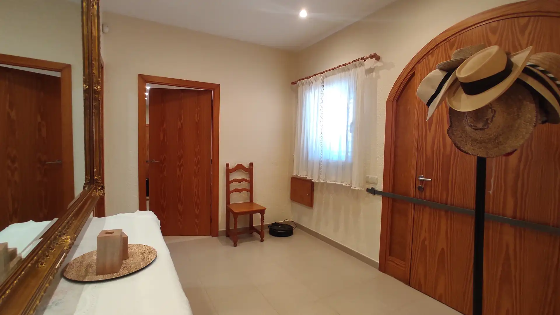 Schlafzimmer von Country house zum Verkauf in Roda de Berà mit Klimaanlage, Heizung und Privatgarten