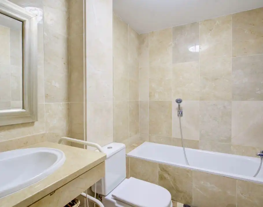 Bathroom of Flat for sale in Mijas  with Air Conditioner, Terrace and Storage room