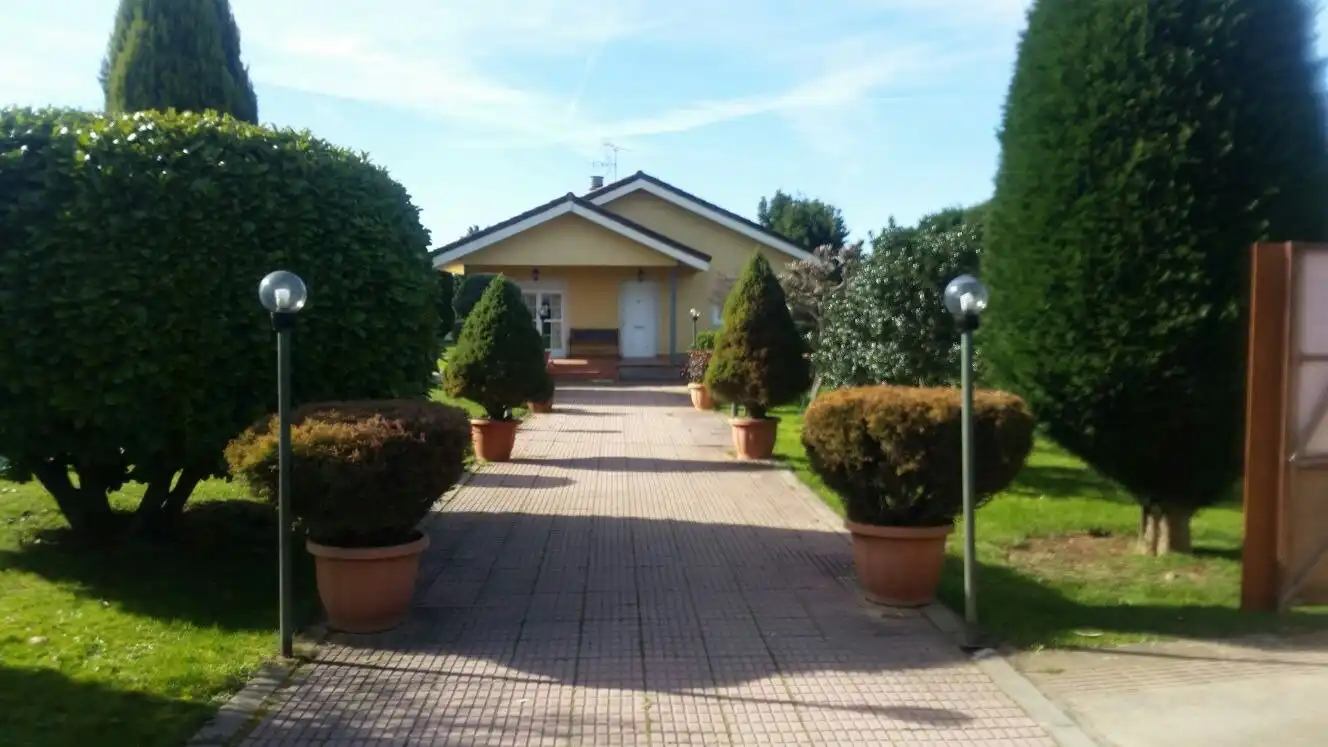 Jardín de Finca rústica en venta en Cabañas Raras con Calefacción, Terraza y Piscina