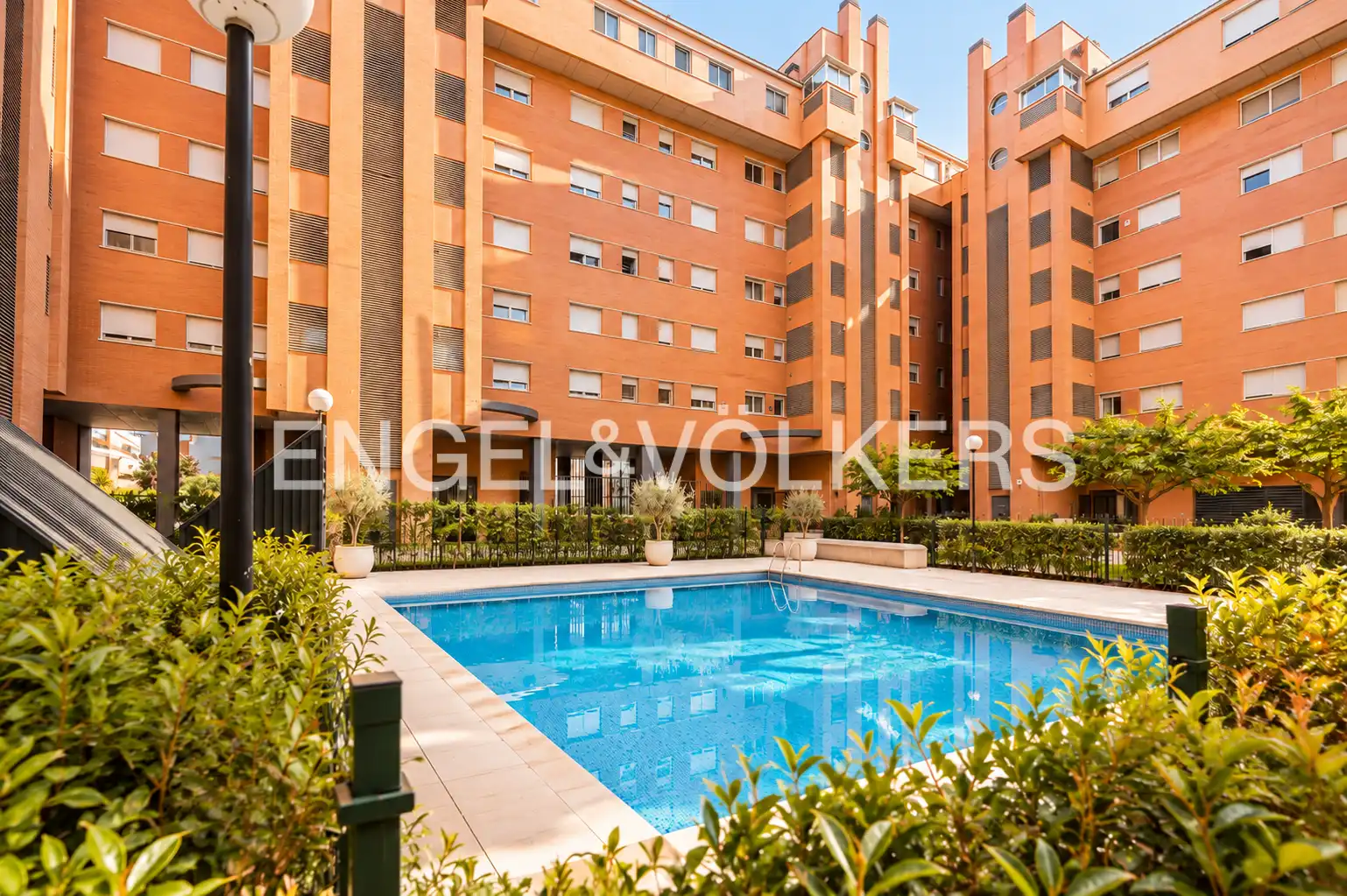 Piscina de Ático en venta en Madrid con Aire acondicionado, Calefacción y Jardín privado