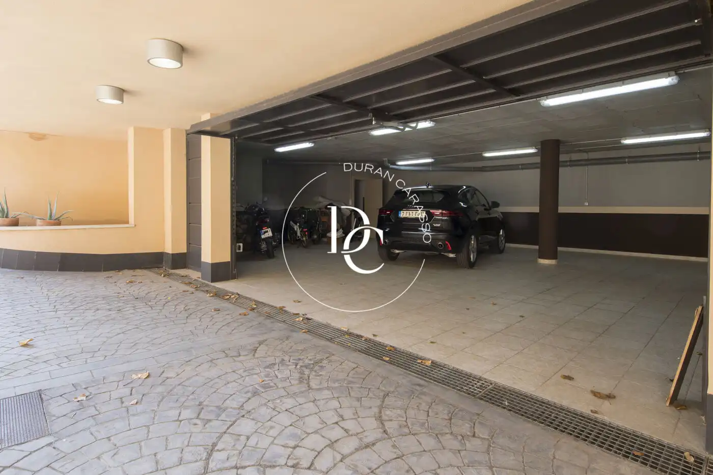 Aparcament de Casa o xalet de lloguer en Sitges amb Aire condicionat, Calefacció i Jardí privat